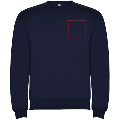 Clasica unisex sveter s výstrihom crewneck - Roly – námornícka modrá – tlačová plocha – Ľavá strana hrude