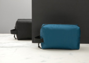 Základná toaletná taška Impact z RPET AWARE™ - XD Collection