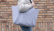 Nefarbená veľká taška Impact z 240g recykl. canvas AWARE™ - XD Collection