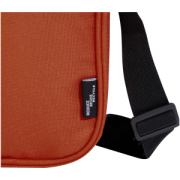 Byron GRS recyklovaná crossbody taška, 2 l