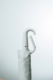 21" dáždnik Yara s karabínou z RPET AWARE™ - XD Collection