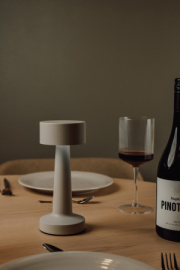 Stolová lampa VINGA Maris z RCS recykl. ABS - Vinga