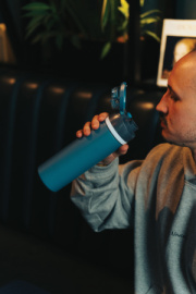 Uzatvárateľná fľaša Omni Sip 720ml z RCS recyklovanej ocele - XD Collection