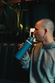 Uzatvárateľná fľaša Omni Sip 720ml z RCS recyklovanej ocele - XD Collection