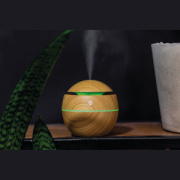 Aroma difuzér s LED svetlom meniacim farbu - M-Collection