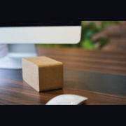 Stolové hodiny s bezdrôtovou nabíjačkou - M-Collection