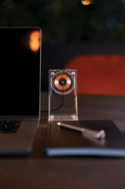 Magnetický bezdrôtový nabíjací stojan Magcharge 15W - XD Collection