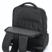 Bizz pro biznis batoh s tromi oddeleniami