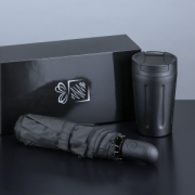 Denná sada: Scandic hrnček a Cambridge dáždnik