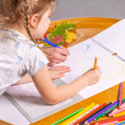 NOTIQUE Kreatívny rodinný kalendár CZ 2026, 33 x 46 cm