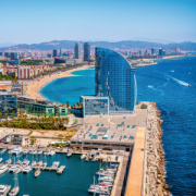 NOTIQUE Poznámkový kalendár Barcelona 2026, 30 x 30 cm