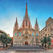 NOTIQUE Poznámkový kalendár Barcelona 2026, 30 x 30 cm