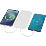 Adhil powerbanka z recyklovaného plastu s kapacitou 10 000 mAh a výkonom 10 W s dvoma vstavaními káblami