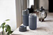 Cestovný sklenený hrnček 340 ml Black+Blum - Black + Blum