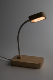 VoltGlow stolná lampa s bezdrôtovou nabíjačkou