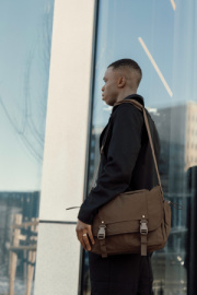 KENTO URBAN RCS recyklovaný nylonový 15,6-palcový messenger - XD Xclusive