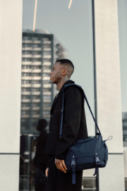 KENTO URBAN RCS recyklovaný nylonový 15,6-palcový messenger - XD Xclusive