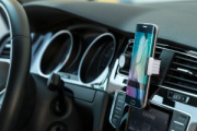 Dashim stojan na mobil do auta